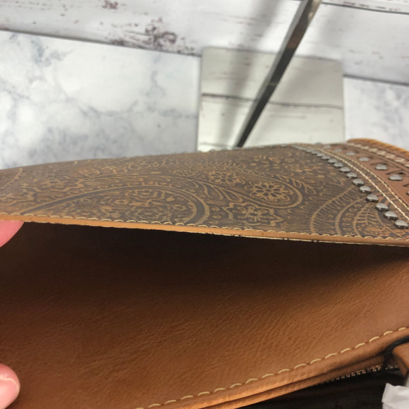 Montana West Tooled Concealed Carry Tote+ Wallet - Picture 6 of 8